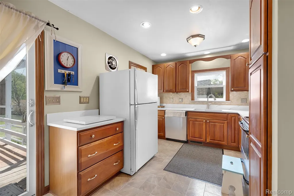 22827 Meridian Road Grosse Ile Township MI 48138