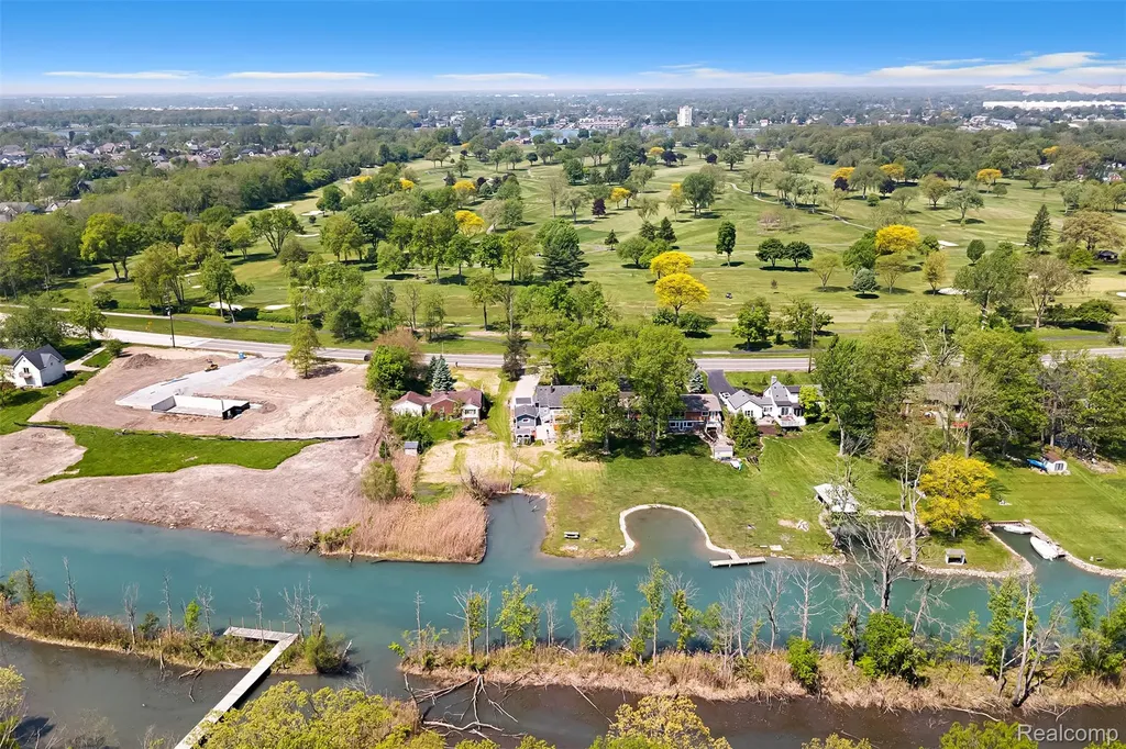 22827 Meridian Road Grosse Ile Township MI 48138