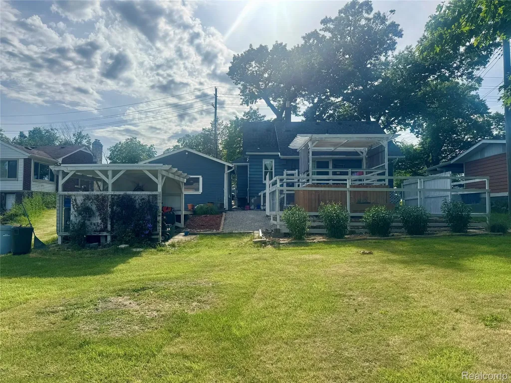 22827 Meridian Road Grosse Ile Township MI 48138