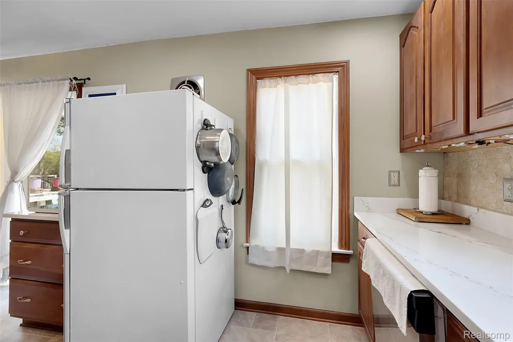 22827 Meridian Road Grosse Ile Township MI 48138