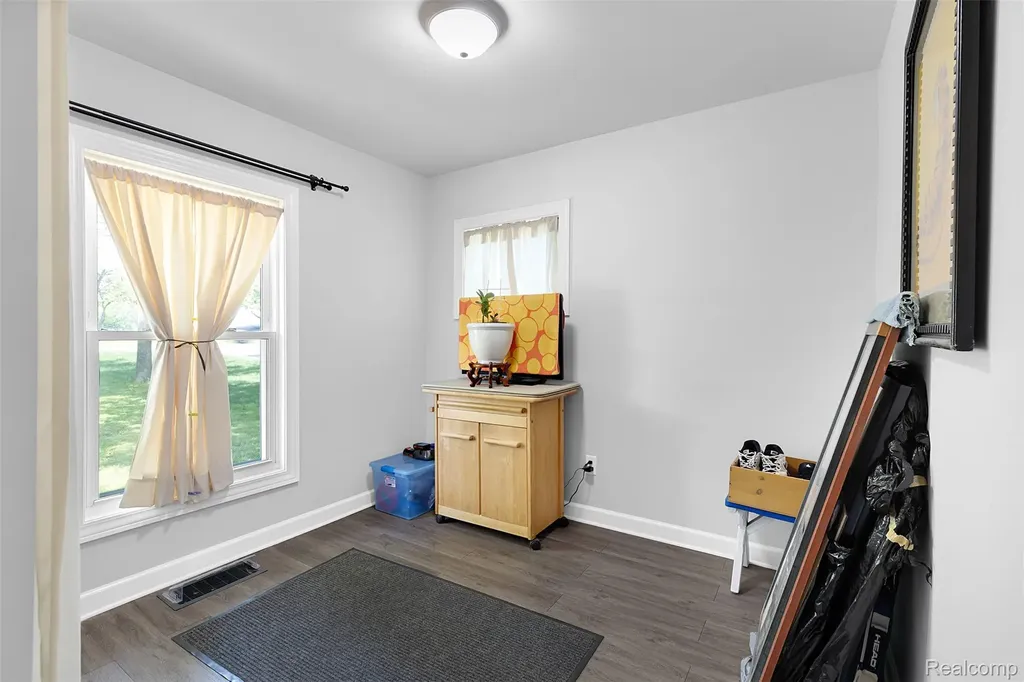 22827 Meridian Road Grosse Ile Township MI 48138