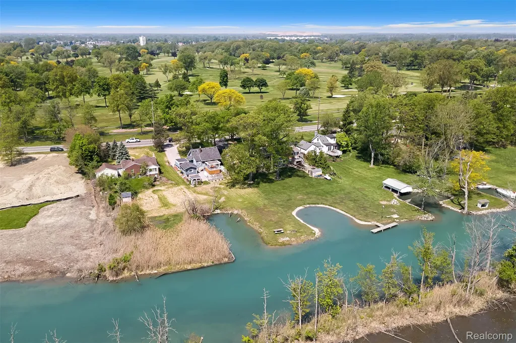 22827 Meridian Road Grosse Ile Township MI 48138