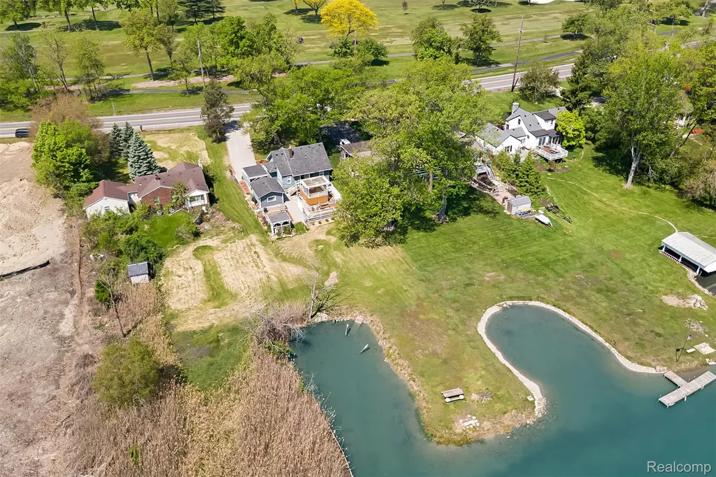 22827 Meridian Road Grosse Ile Township MI 48138