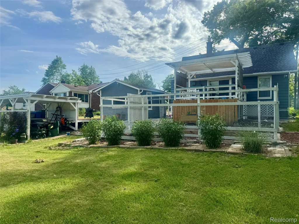 22827 Meridian Road Grosse Ile Township MI 48138