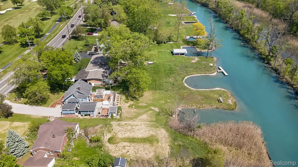 22827 Meridian Road Grosse Ile Township MI 48138
