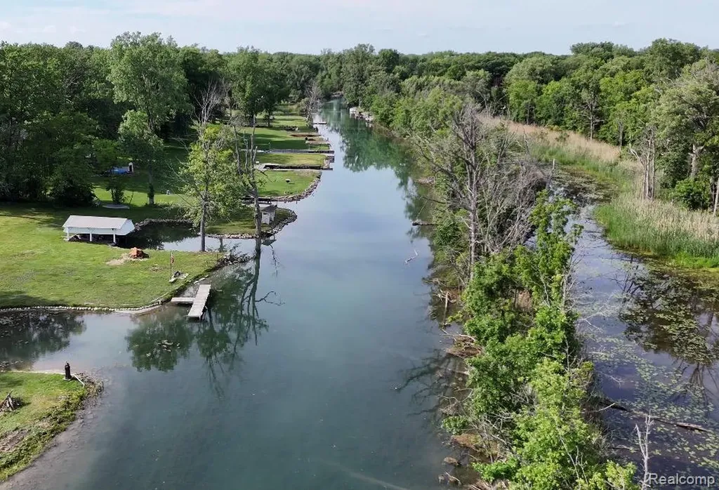 22827 Meridian Road Grosse Ile Township MI 48138