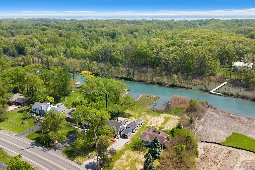 22827 Meridian Road Grosse Ile Township MI 48138