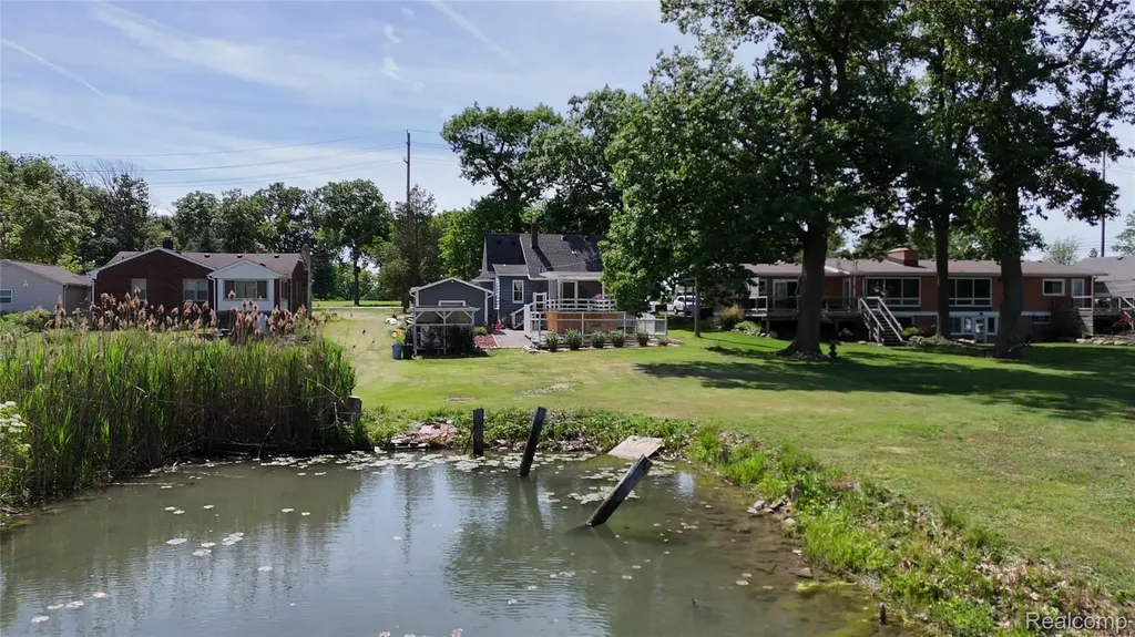 22827 Meridian Road Grosse Ile Township MI 48138