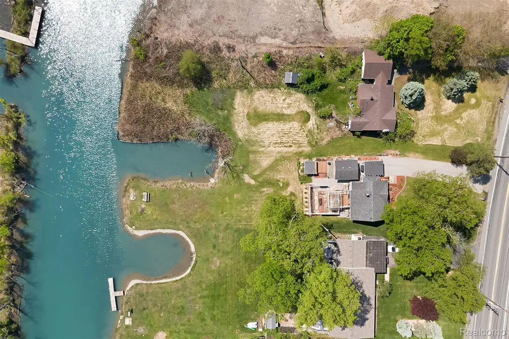 22827 Meridian Road Grosse Ile Township MI 48138