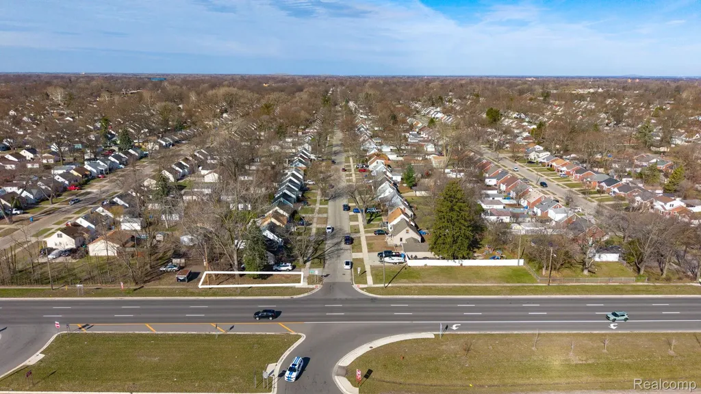 00 Telegraph Dearborn Heights City MI 48125