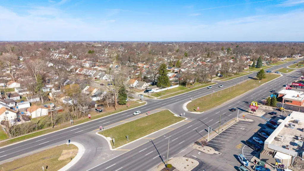 00 Telegraph Dearborn Heights City MI 48125