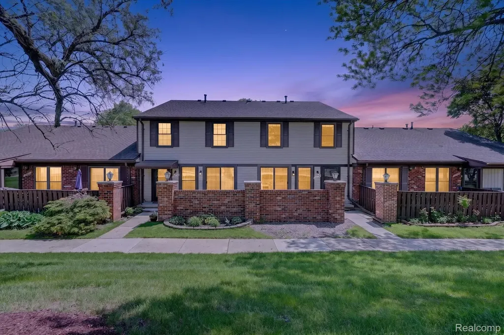 39427 Heatherheath Drive Clinton Charter Township MI 48038