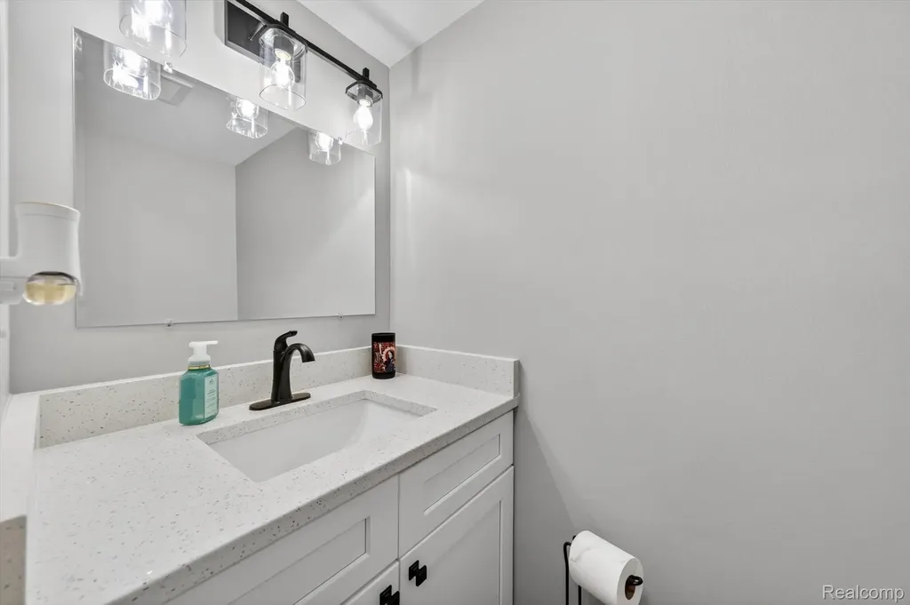 39427 Heatherheath Drive Clinton Charter Township MI 48038