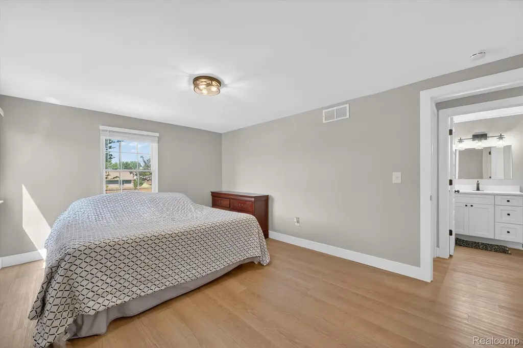 39427 Heatherheath Drive Clinton Charter Township MI 48038