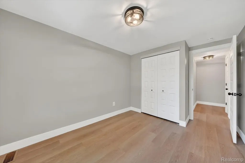 39427 Heatherheath Drive Clinton Charter Township MI 48038