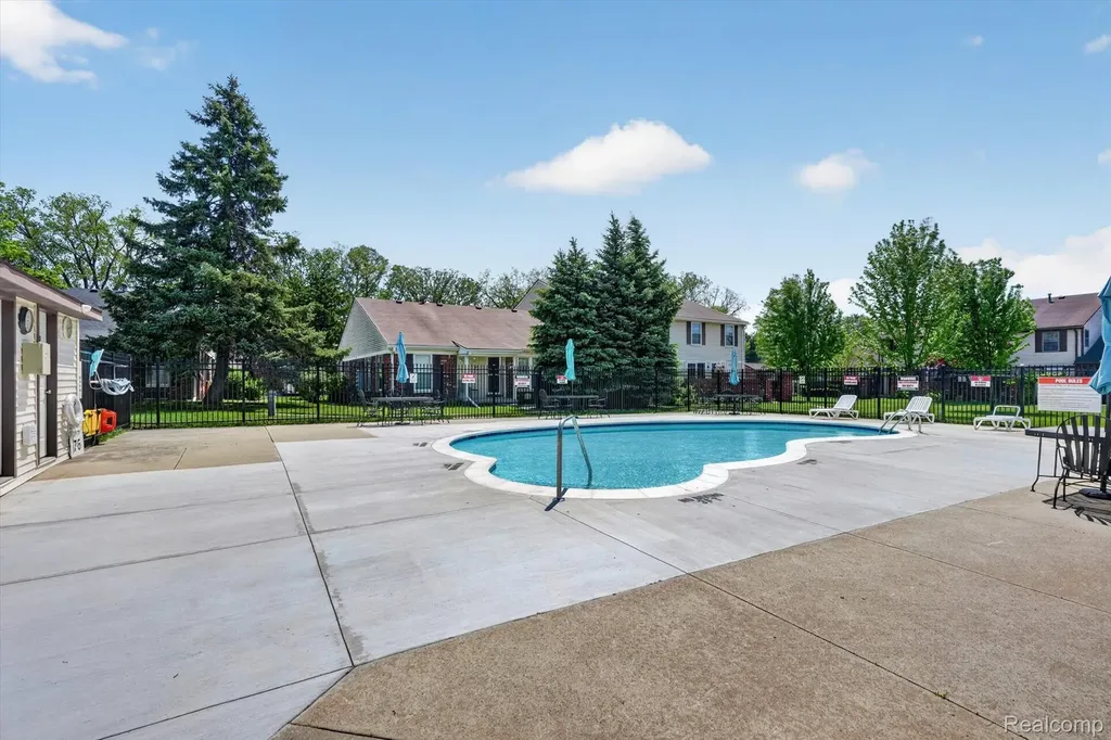 39427 Heatherheath Drive Clinton Charter Township MI 48038