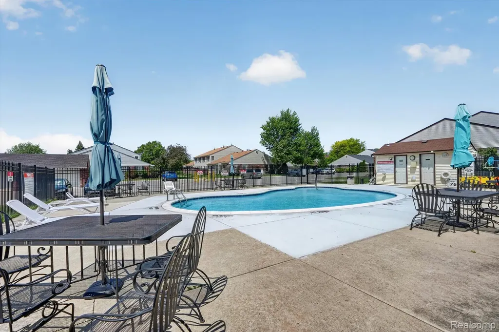 39427 Heatherheath Drive Clinton Charter Township MI 48038