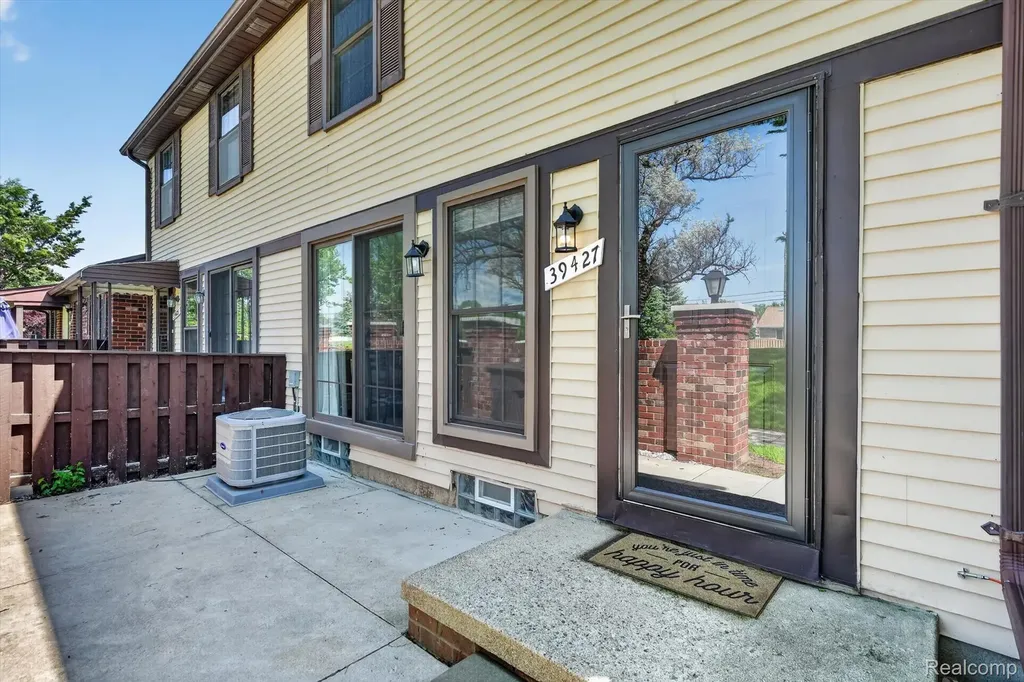39427 Heatherheath Drive Clinton Charter Township MI 48038