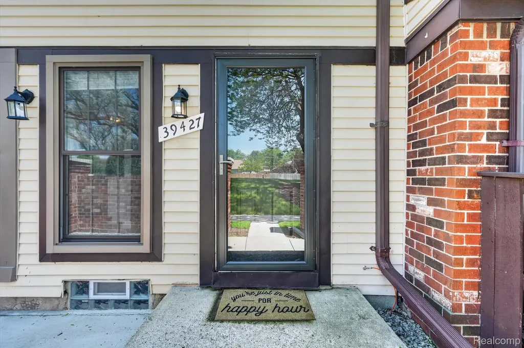 39427 Heatherheath Drive Clinton Charter Township MI 48038