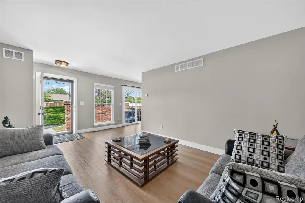 39427 Heatherheath Drive Clinton Charter Township MI 48038