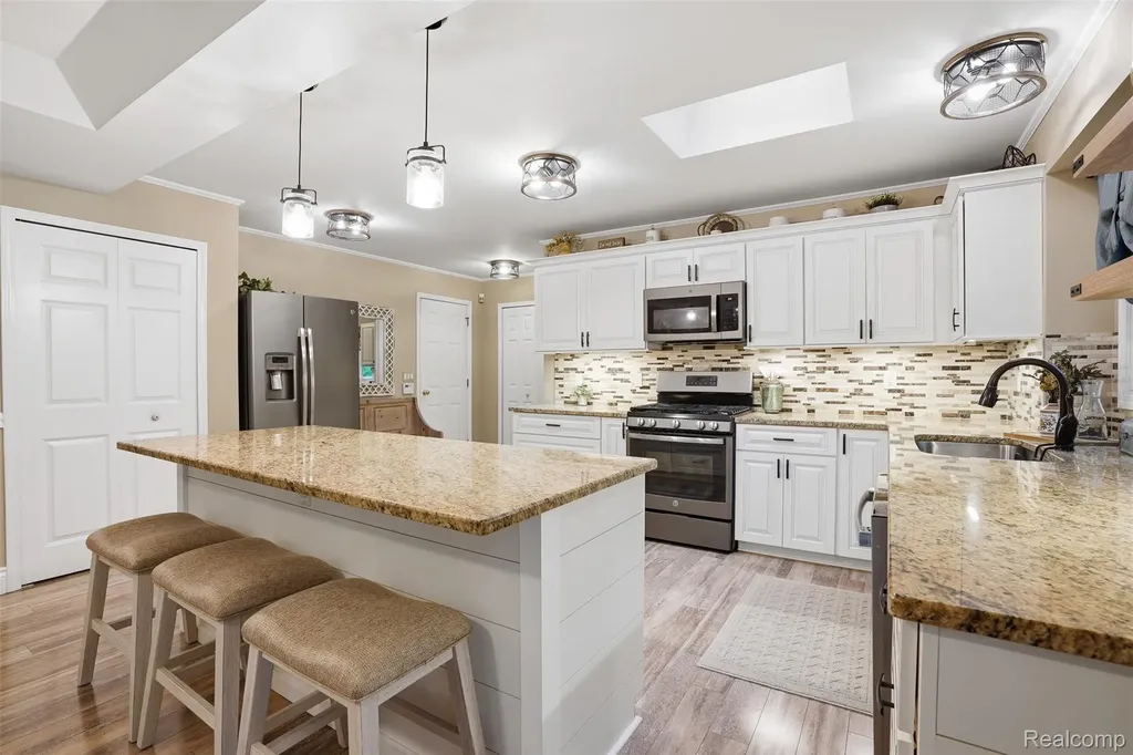 8235 Ironwood Drive Hamburg Township MI 48169