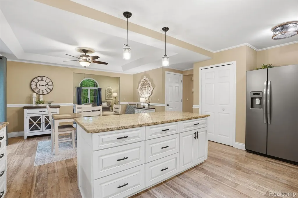 8235 Ironwood Drive Hamburg Township MI 48169