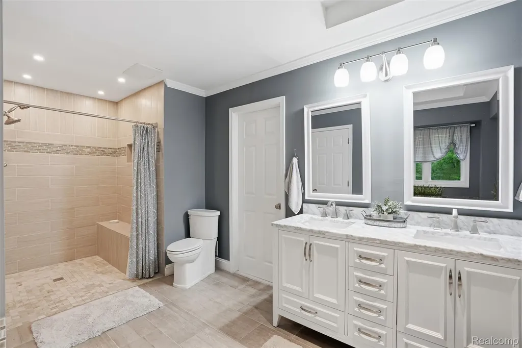 8235 Ironwood Drive Hamburg Township MI 48169