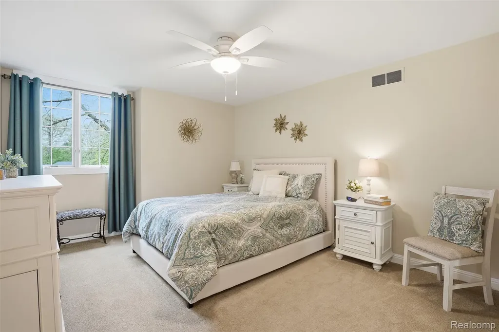 8235 Ironwood Drive Hamburg Township MI 48169