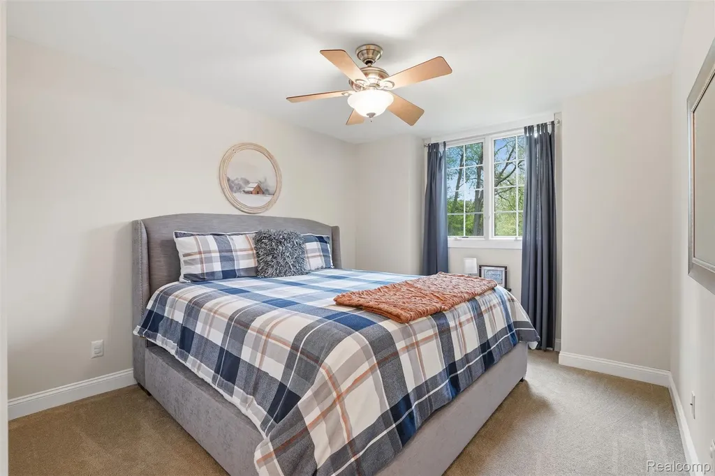 8235 Ironwood Drive Hamburg Township MI 48169