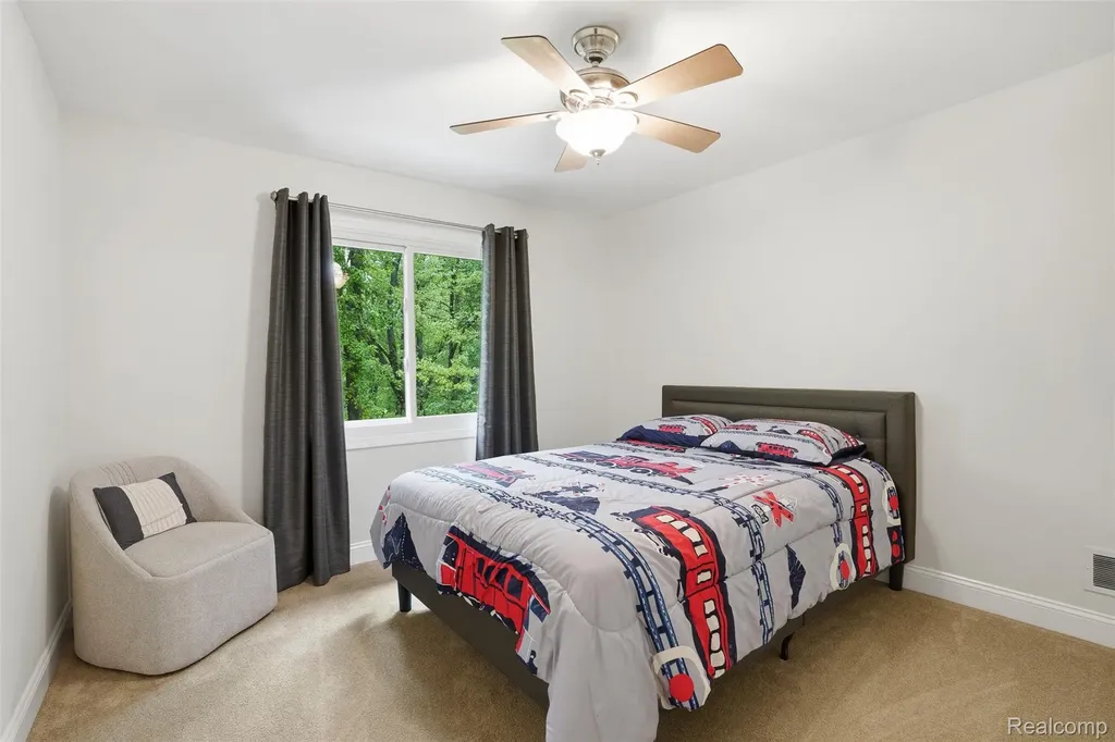 8235 Ironwood Drive Hamburg Township MI 48169