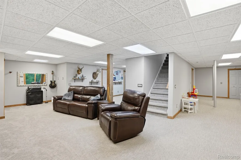 8235 Ironwood Drive Hamburg Township MI 48169
