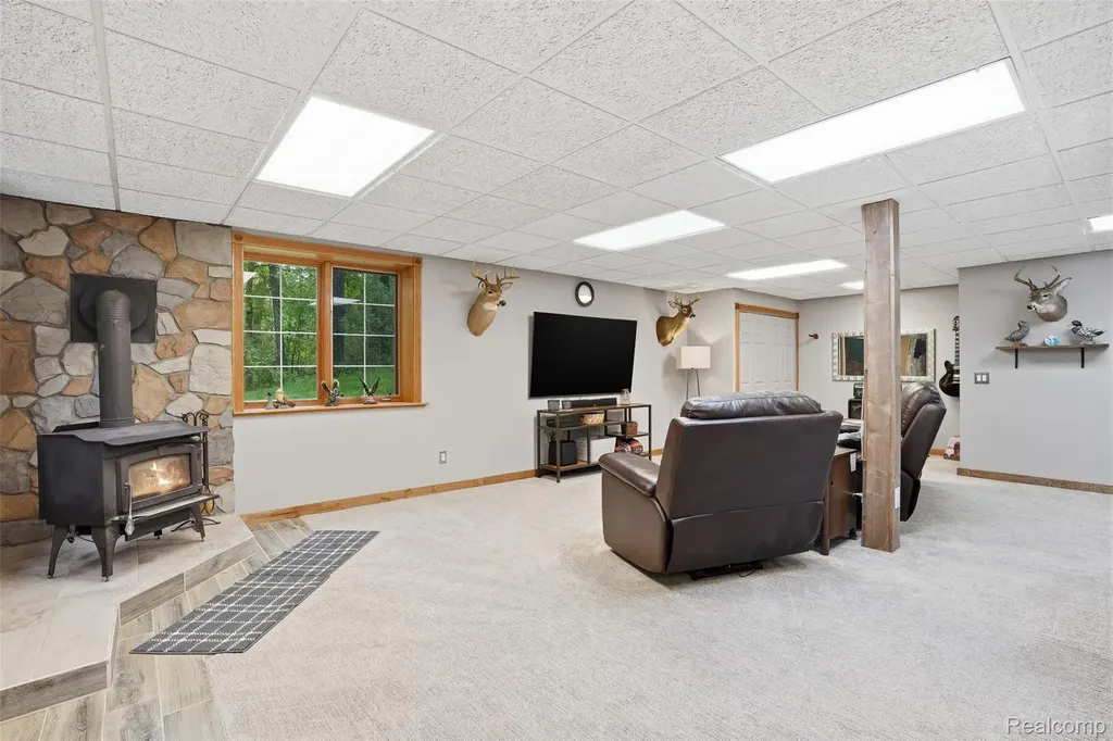 8235 Ironwood Drive Hamburg Township MI 48169