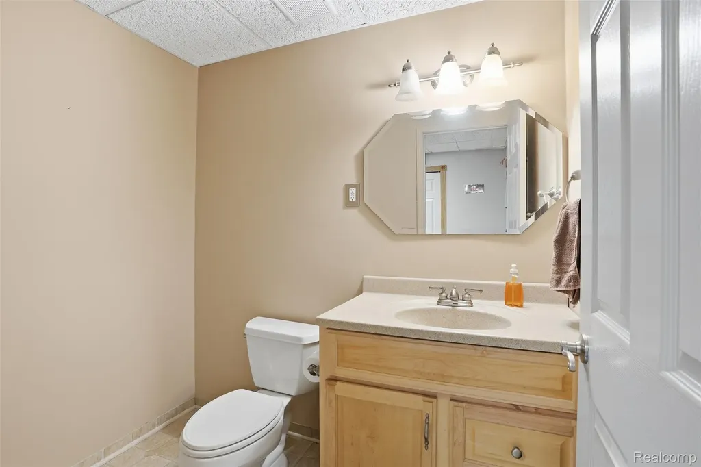 8235 Ironwood Drive Hamburg Township MI 48169