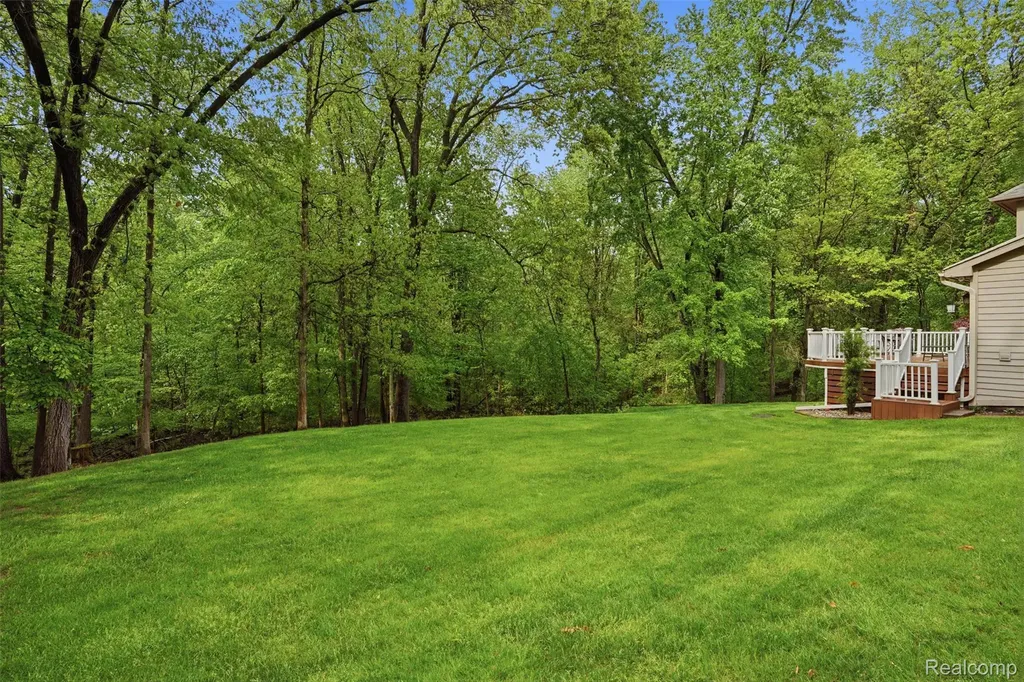8235 Ironwood Drive Hamburg Township MI 48169