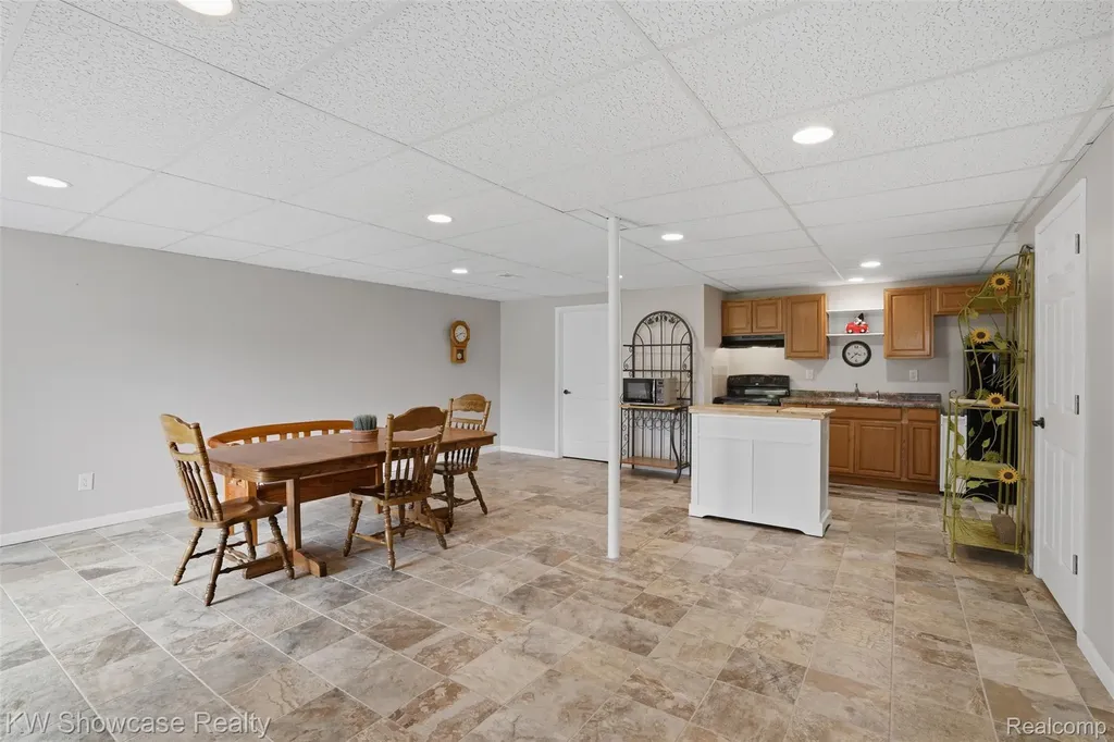 2185 Arapahoe Basin White Lake Charter Township MI 48383