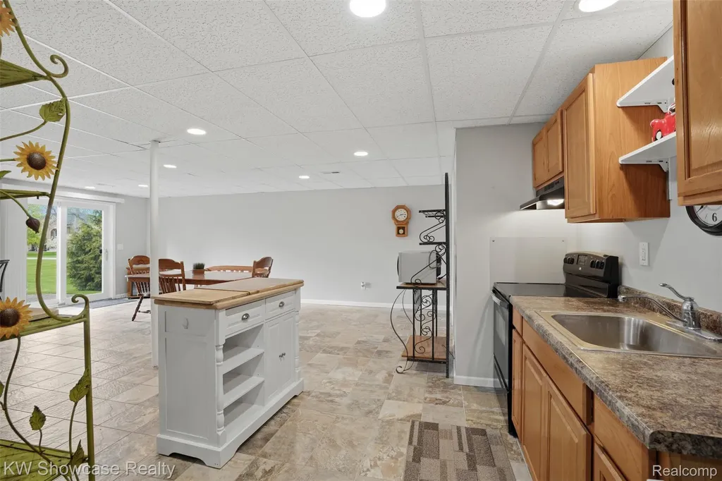 2185 Arapahoe Basin White Lake Charter Township MI 48383
