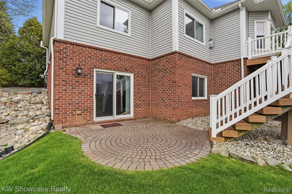 2185 Arapahoe Basin White Lake Charter Township MI 48383