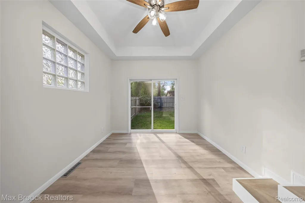 3187 Woodlawn Street Commerce Charter Township MI 48390