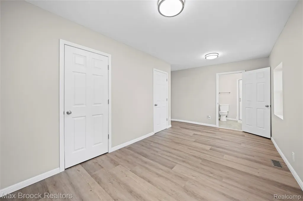 3187 Woodlawn Street Commerce Charter Township MI 48390