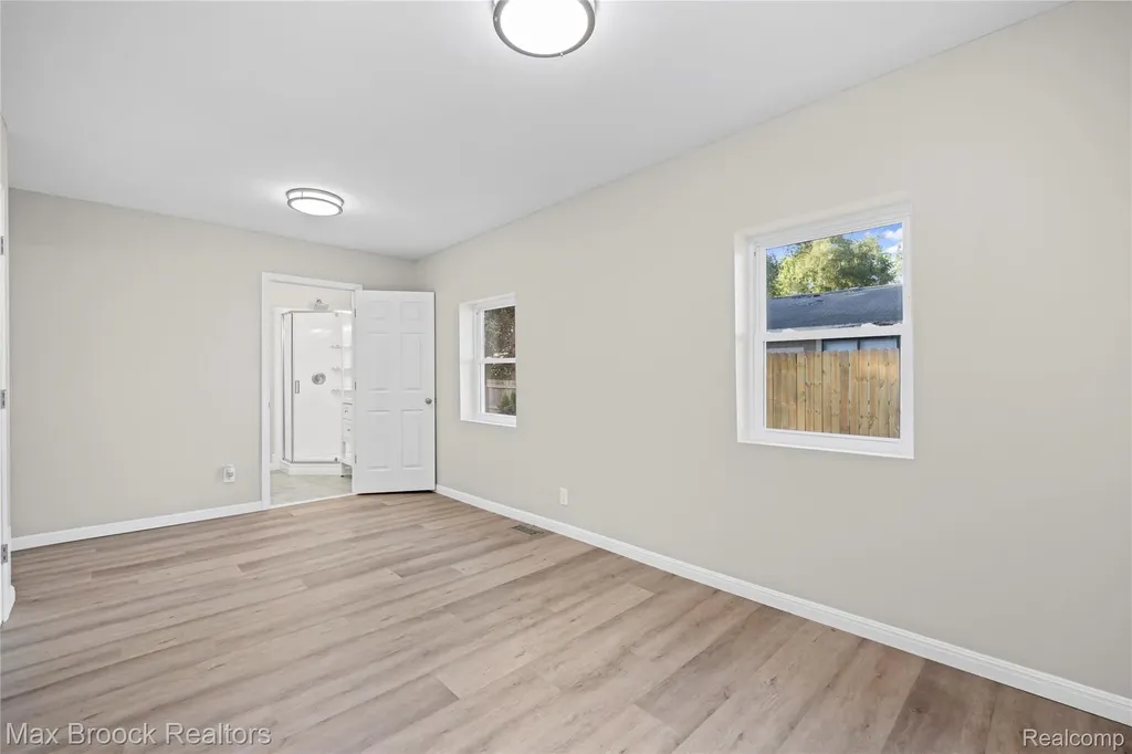 3187 Woodlawn Street Commerce Charter Township MI 48390