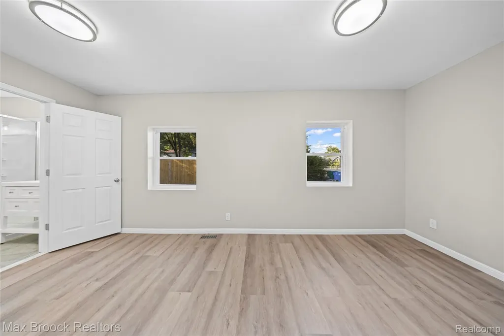 3187 Woodlawn Street Commerce Charter Township MI 48390