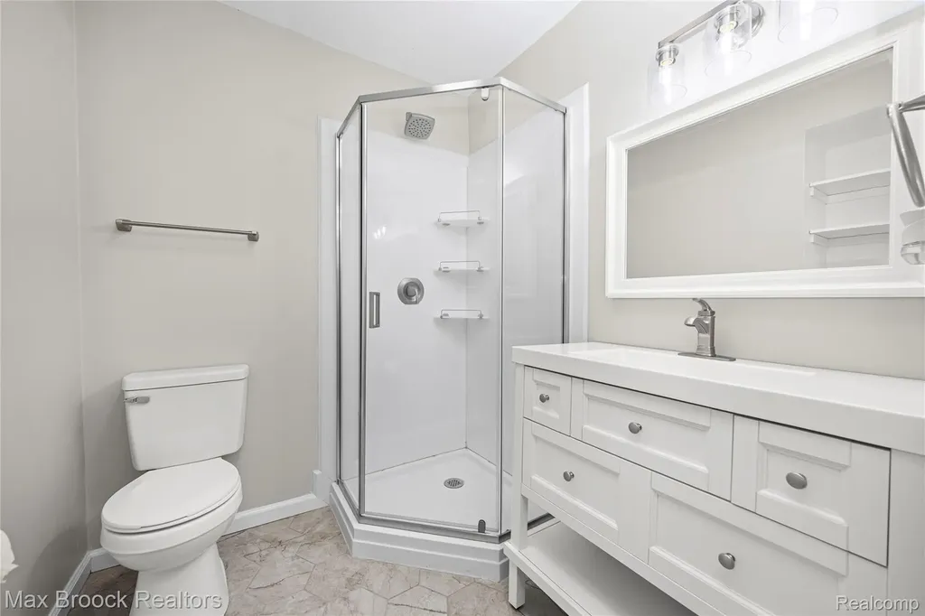 3187 Woodlawn Street Commerce Charter Township MI 48390