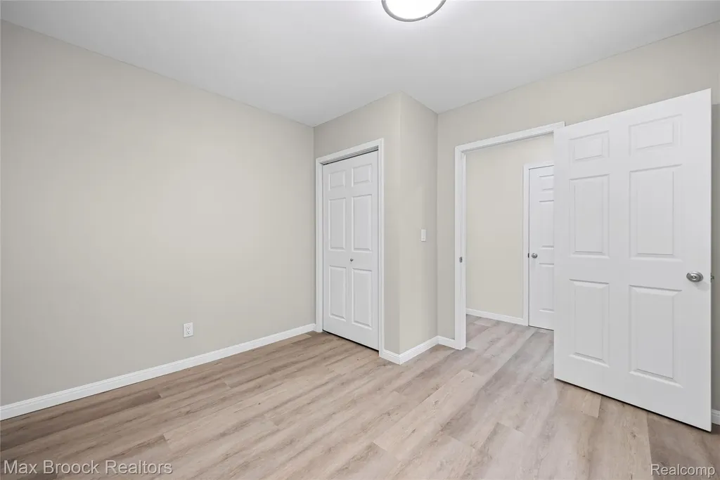 3187 Woodlawn Street Commerce Charter Township MI 48390