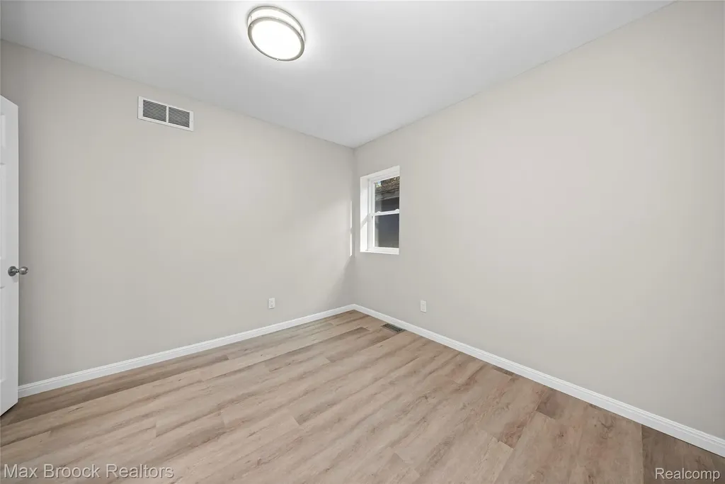 3187 Woodlawn Street Commerce Charter Township MI 48390