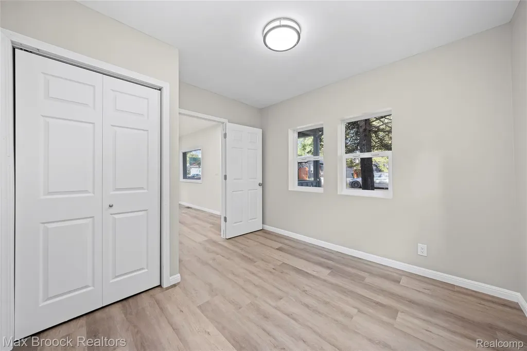 3187 Woodlawn Street Commerce Charter Township MI 48390