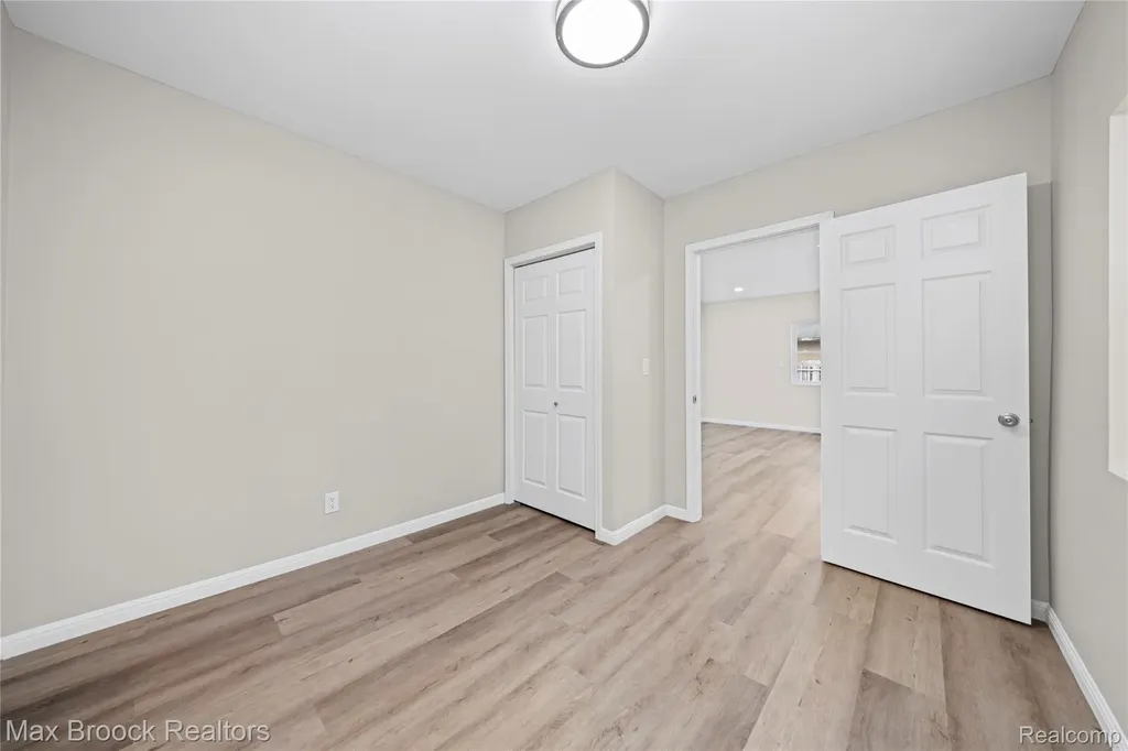3187 Woodlawn Street Commerce Charter Township MI 48390