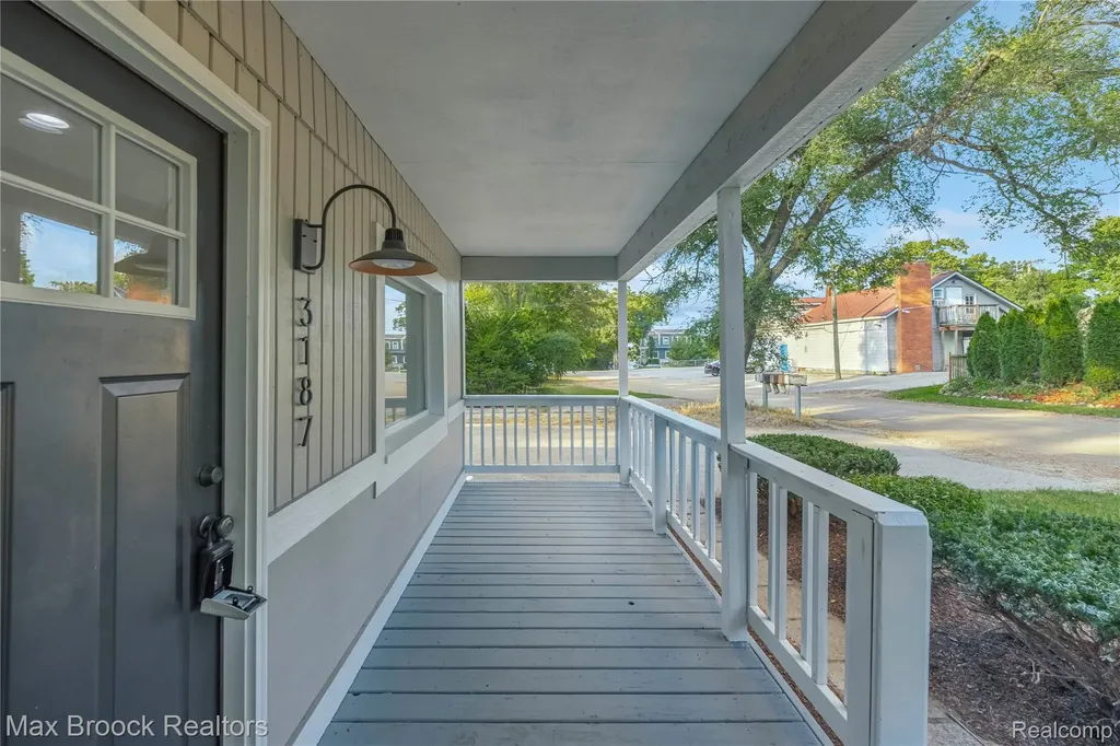 3187 Woodlawn Street Commerce Charter Township MI 48390