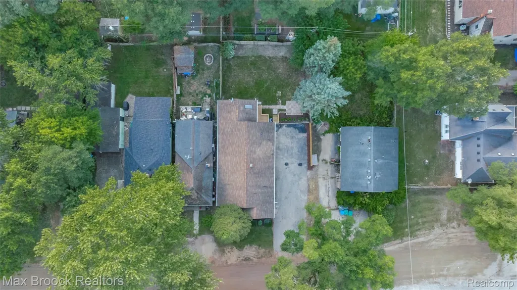 3187 Woodlawn Street Commerce Charter Township MI 48390