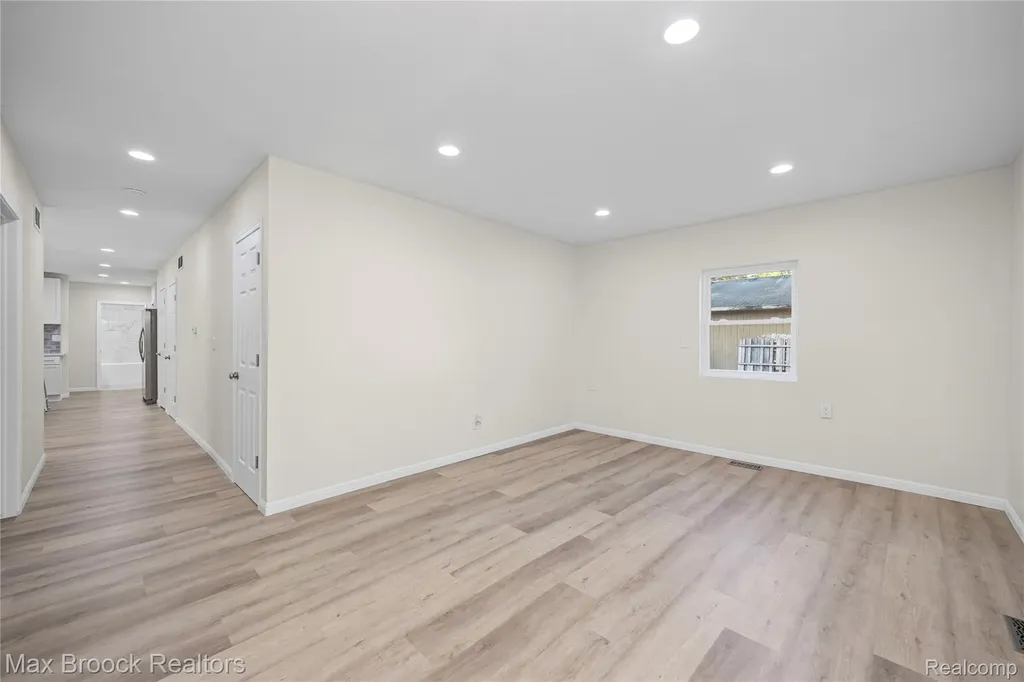 3187 Woodlawn Street Commerce Charter Township MI 48390
