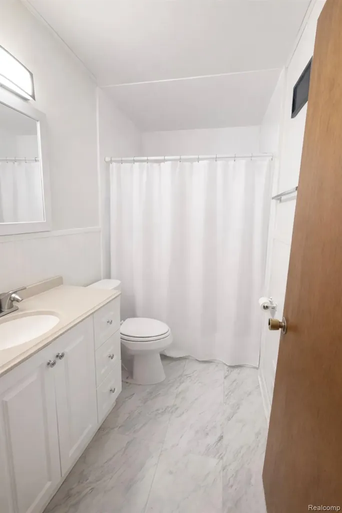 2315 Hartwick Highway Lincoln Park City MI 48146